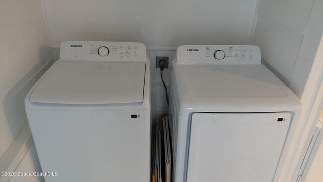 Building Photo - 9357 Victoria Dr