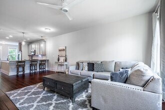 Building Photo - Furnished, 6 - 9 Month lease available.

L...
