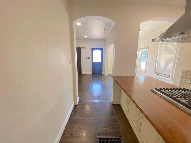 Building Photo - Fabulous Reno Historical House - Charming ...