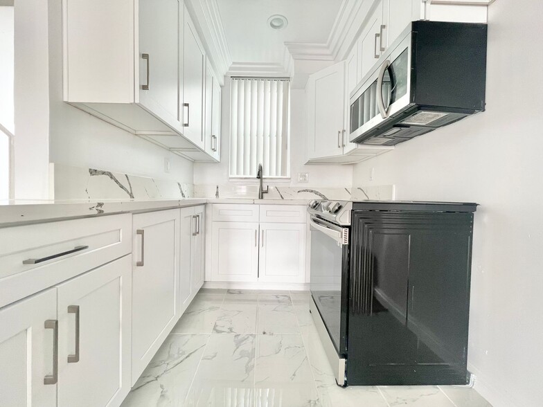 Building Photo - Fulton Townhomes
