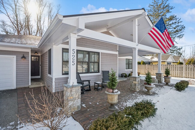 Building Photo - 525 W Deerpath Rd