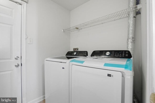 Building Photo - 886 Lowe Rd