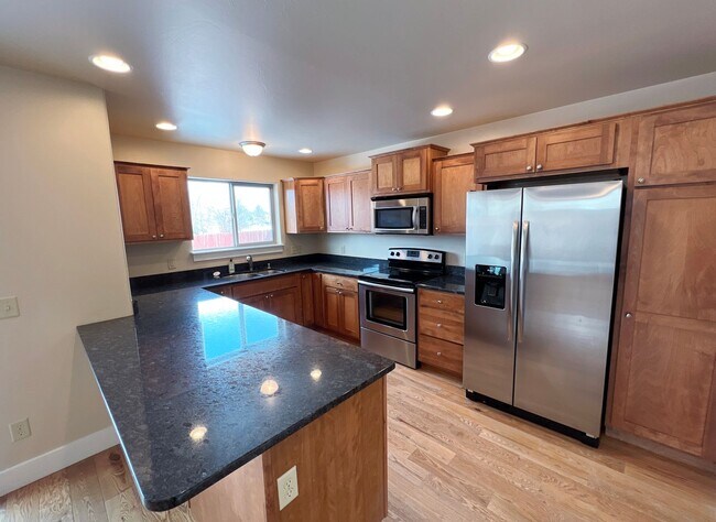 Building Photo - 3-Bedroom Townhome with Double Garage & Private Fenced Yard