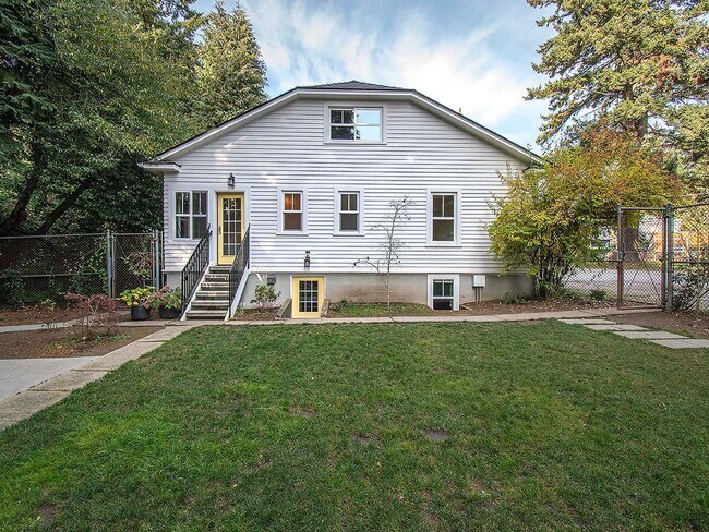 Building Photo - 1719 N 128th St
