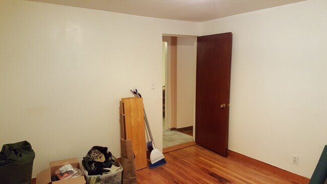 Building Photo - 9 Hall St