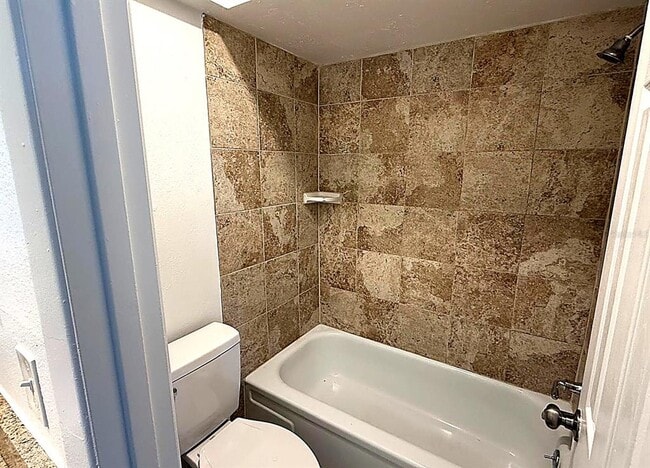 Building Photo - 2709 Sunbury St