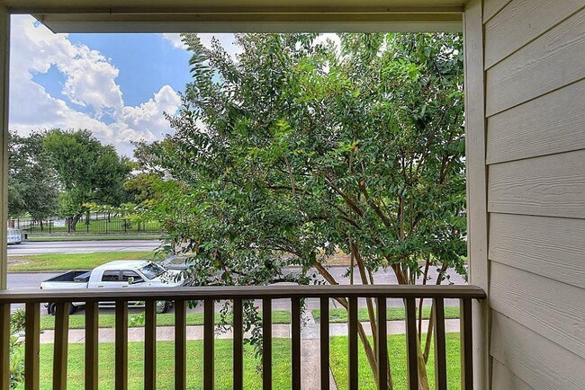 Building Photo - 8850 Kempwood Dr