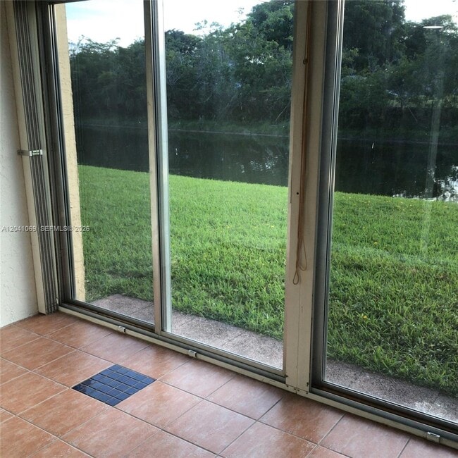 Building Photo - 6870 Royal Palm Blvd