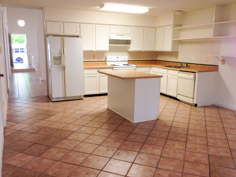 Building Photo - 2803 Meadowgrass Ln