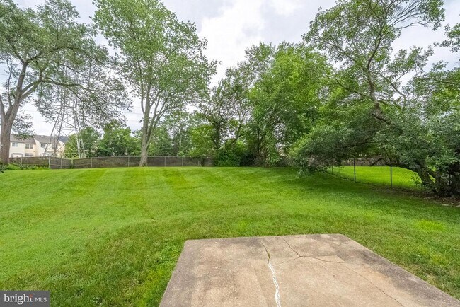 Building Photo - 5008 Treetop Ln