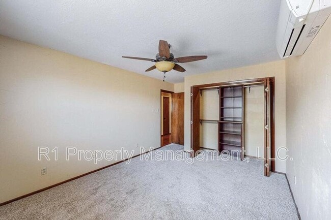 Building Photo - 501 Calle del la Angel