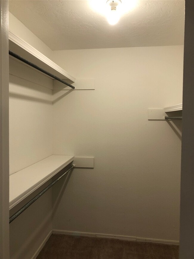 Building Photo - 1405 SE Hillcrest Ave