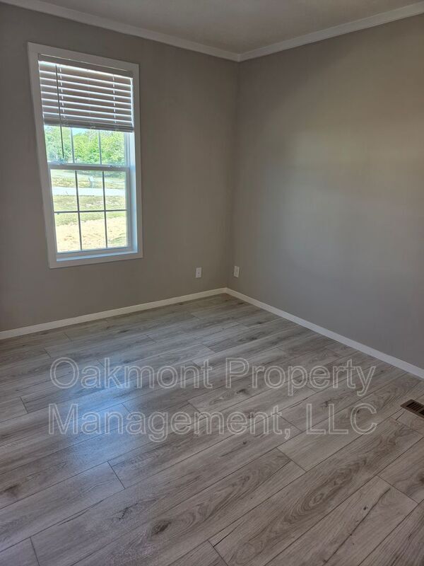 Building Photo - 212 Rosewood Ave