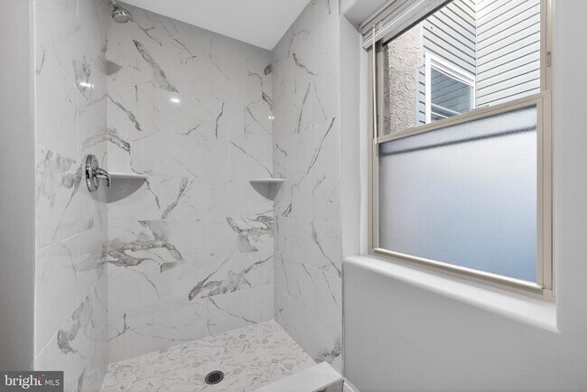 Building Photo - 1208 W Dauphin St