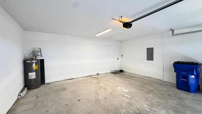 Building Photo - BRAND NEW, STUNNING 3 Bedroom, 2 Bathroom Home in Sebring!!