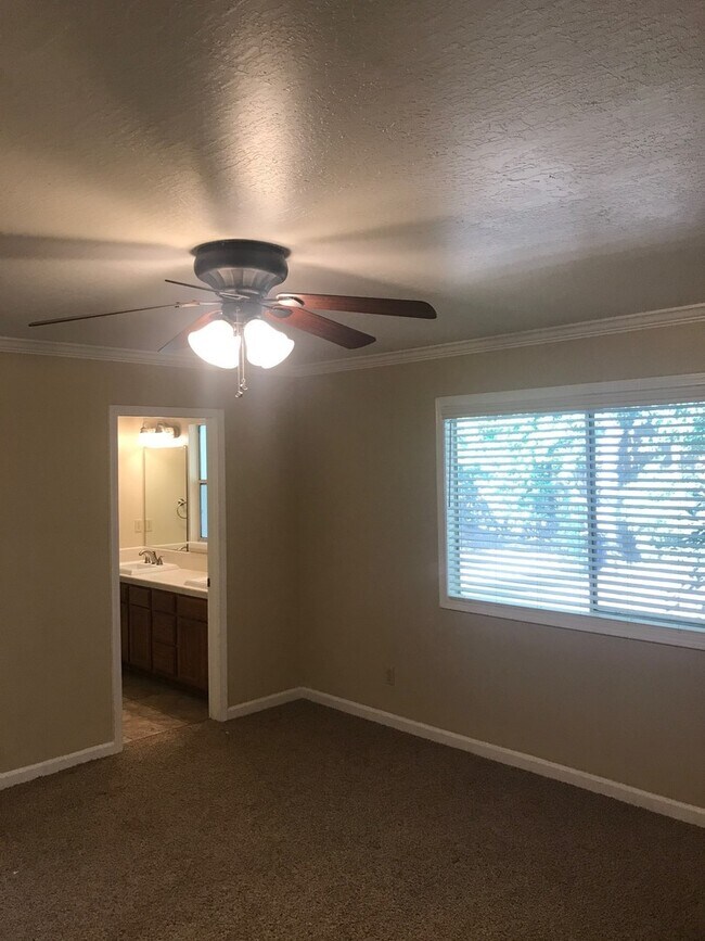 Building Photo - Everything You Need and Want to Call Home!