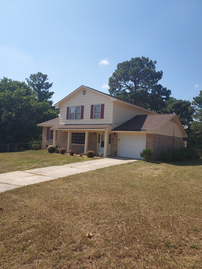 Primary Photo - 726 Platinum St
