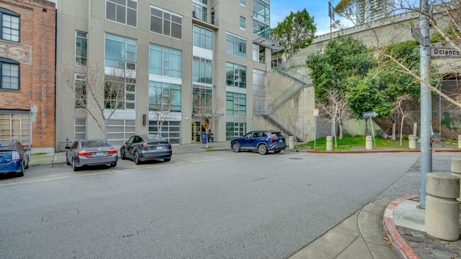 Building Photo - EPIC REA - Modern-Style 1 BR/1 BA Condo in...