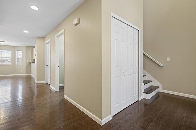 Building Photo - 438 Elm St