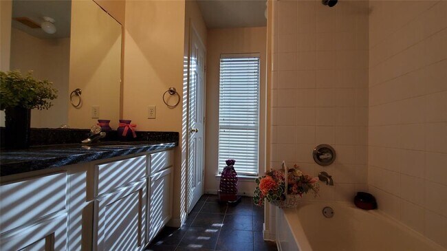 Building Photo - 14043 Fairwood Breeze