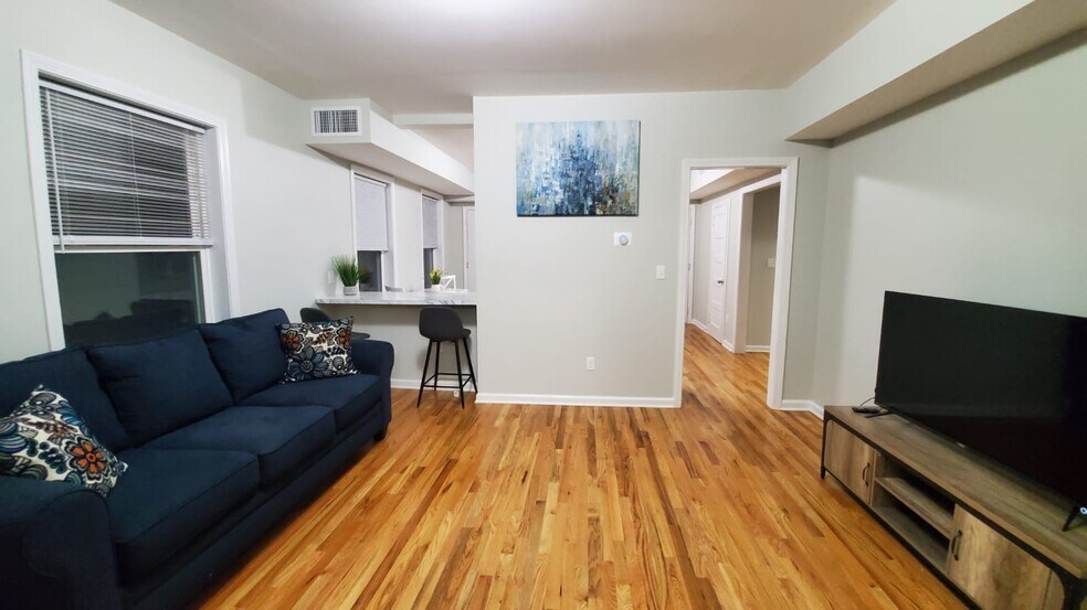 Building Photo - 2339 Main St