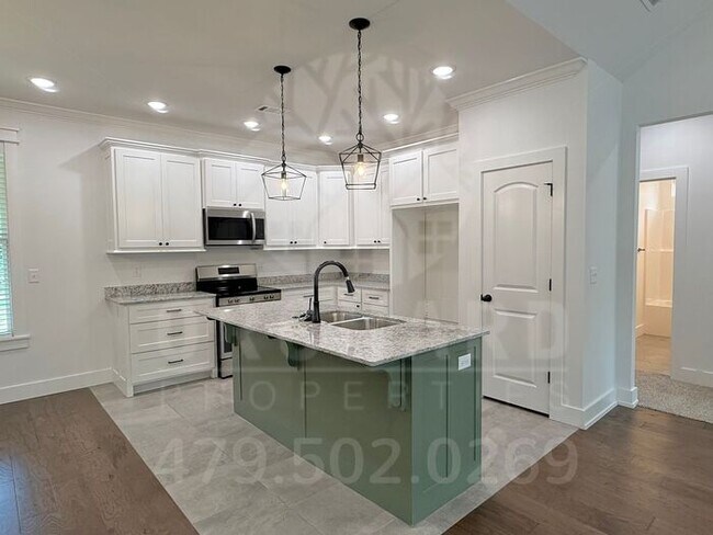 Building Photo - Bella Vista Single-Family Home- 2 Bed/ 2 B...