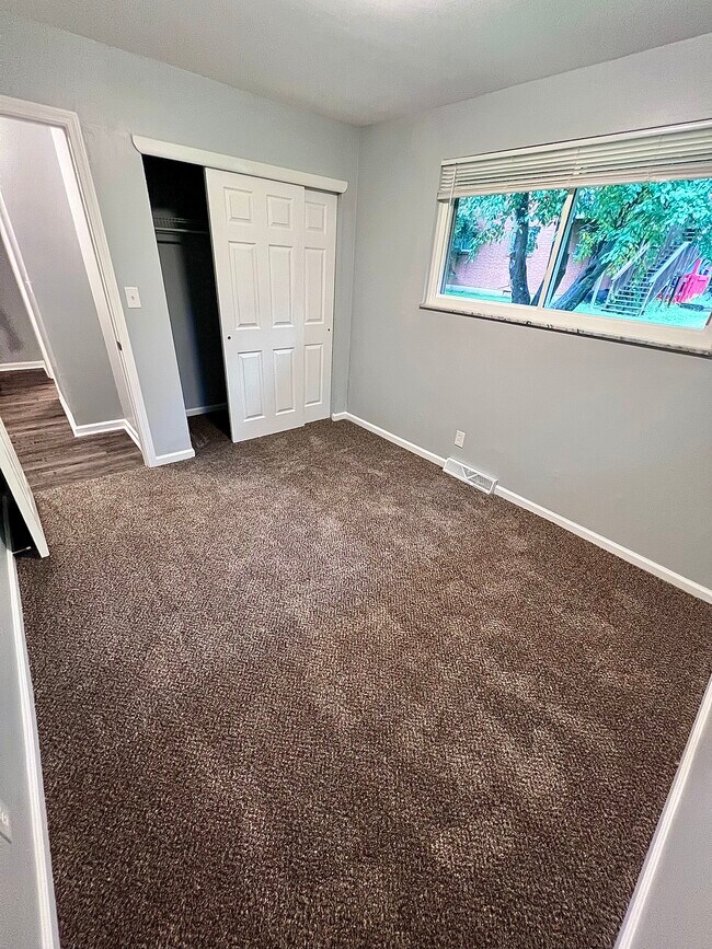 Building Photo - 153 Hanstein Pl