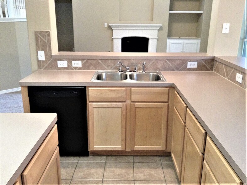 Building Photo - 1322 Ventura Canyon Dr