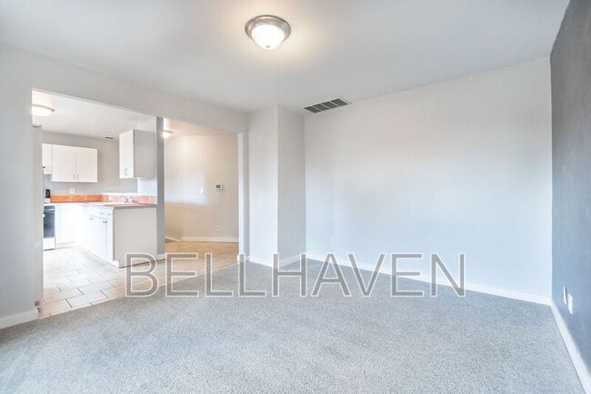 Building Photo - 624 W Fort St