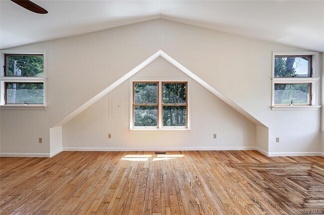 Building Photo - 222 Bog Hollow Rd