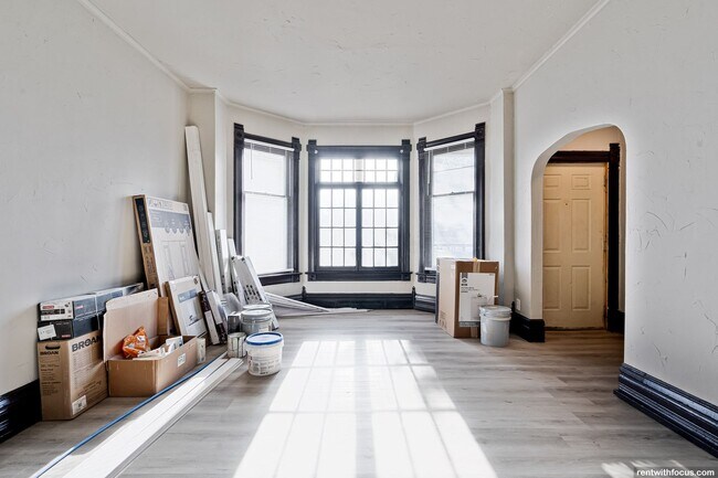 Building Photo - 803 N Broadway