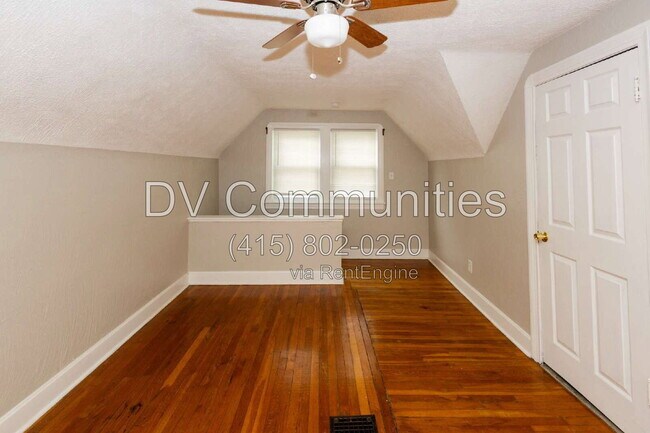 Building Photo - 340 E 197th St