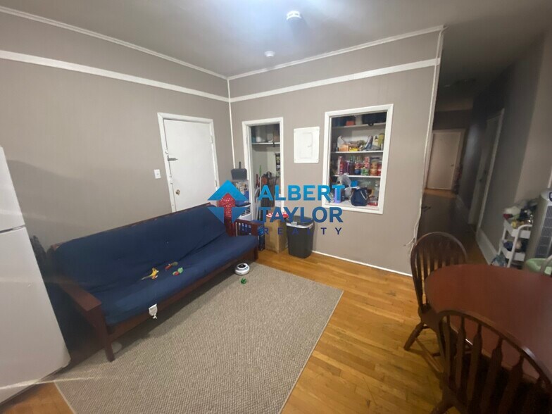 Building Photo - 466 Park Dr