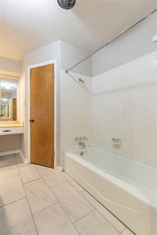 Building Photo - 3826 Crest Way