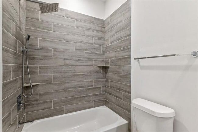 Building Photo - 1060 Grant Way SE