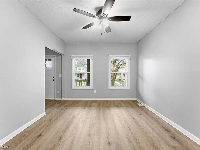 Building Photo - 1537 Lakewood Ave