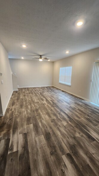 Building Photo - 61 Snapdragon Dr