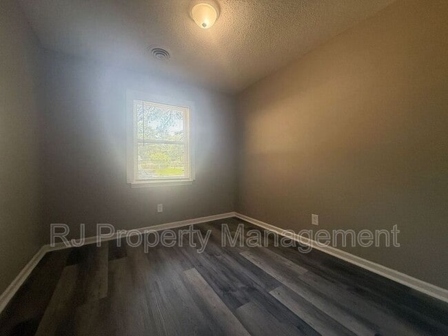 Building Photo - 3981 Maynard Dr
