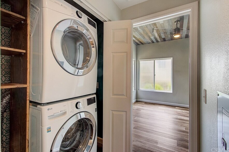 Building Photo - 555 Lands End Way