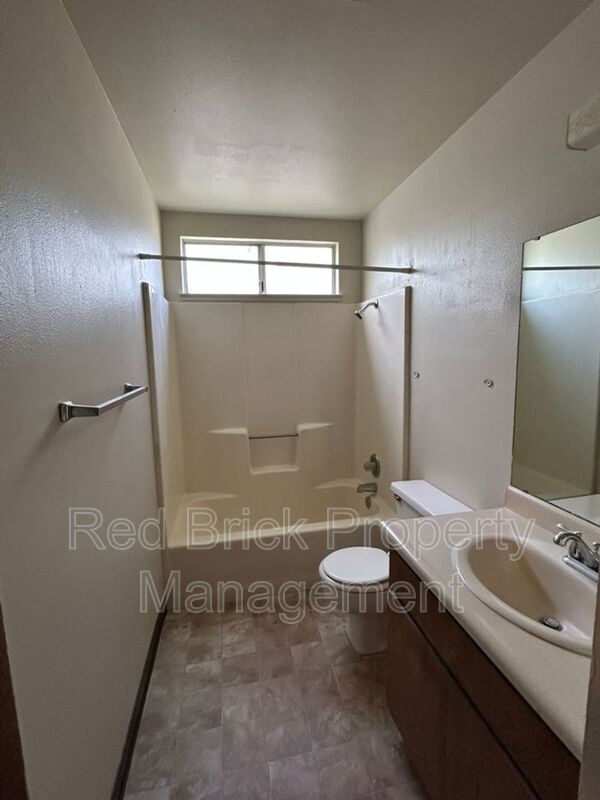 Building Photo - 2110 K St