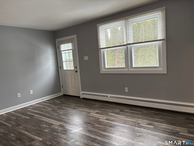 Building Photo - 142 Meridian St