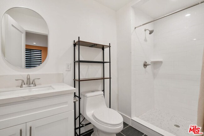 Building Photo - 1341 Mariposa Ave