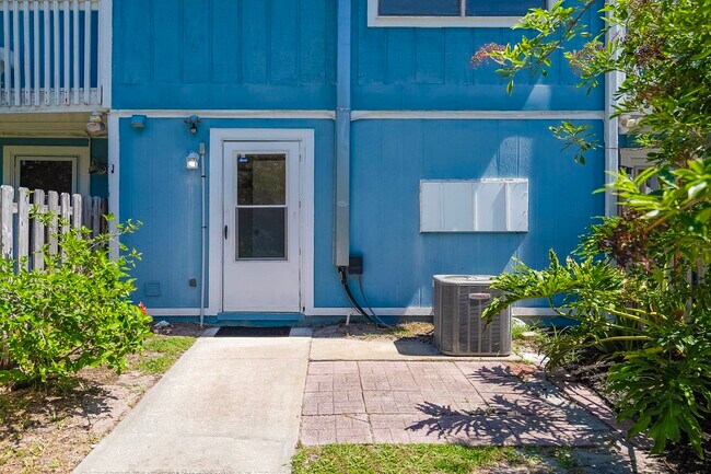 Building Photo - 123 Rio Del Mar St