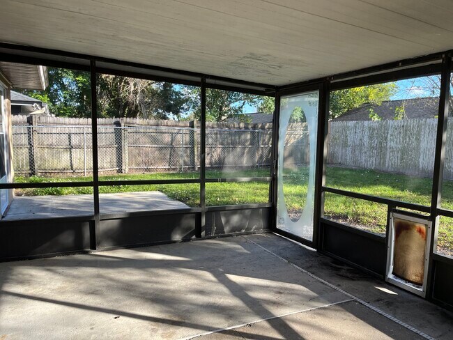 Building Photo - 325 Redwing Way