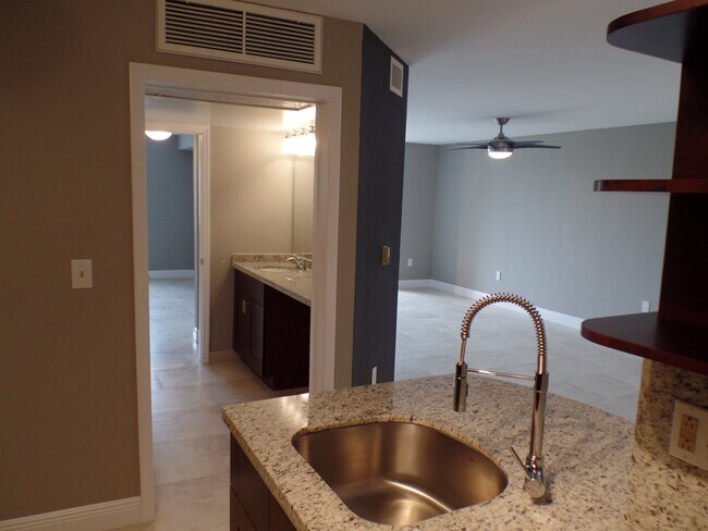 Building Photo - 2820 N Oakland Forest Dr