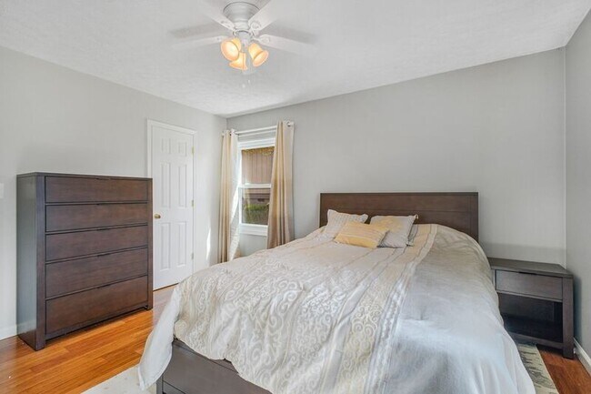 Building Photo - 306 Happy Creek Rd