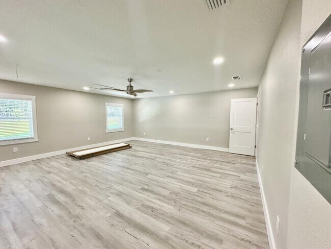 Building Photo - 3911 Midway Rd