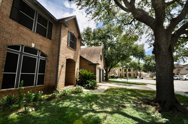 Building Photo - 8819 Hedgestone Ct