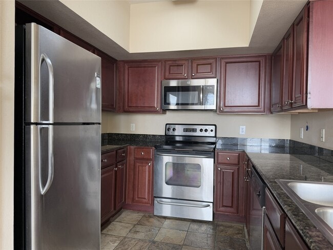 Building Photo - 7575 Kirby Dr