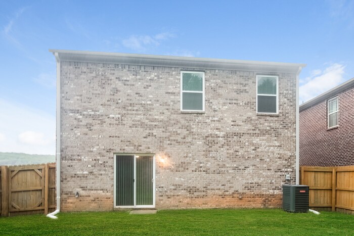 Building Photo - 192 Green Garden Dr